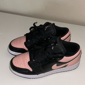 Nike Air Jordan 1 Low GS Crimson Tint Black Youth Size 5Y euro size 37.5